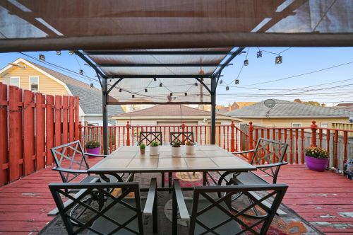 6129 Mcvicker Ave, Chicago IL 60638-4325 exterior