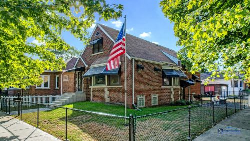 4365 Leland Ave, Chicago, IL 60630-4040