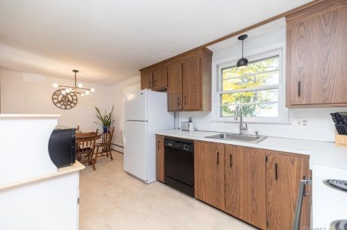 15 Bright St, Enfield CT 06082-5101 exterior