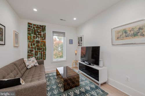 1818 37th St, Washington DC  20007-2238 exterior