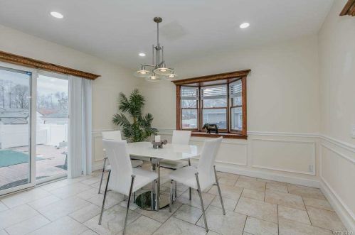 1541 1 St, Babylon NY 11704-5059 exterior