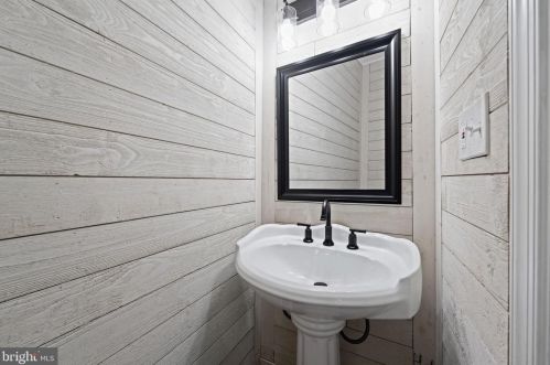 1828 Minnesota Ave, Washington DC  20020-5420 exterior