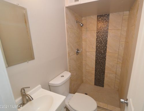 372 Corona Rd, Tucson AZ 85746-8809 exterior