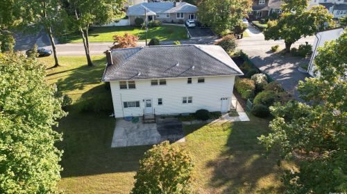 317 Plymouth St, Huntington Station NY 11746-7018 exterior