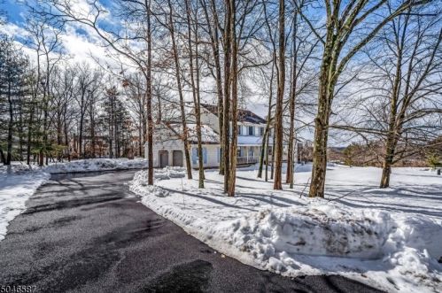 14 Muirfield Ln, Bridgewater, NJ 08807-1268