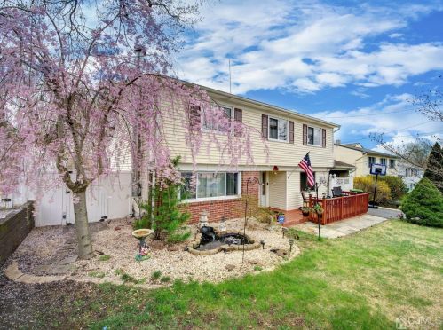 12 Berkshire Rd, Old Bridge, NJ 08857-1602