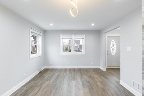 5009 Lavergne Ave, Chicago IL 60638-5831 exterior