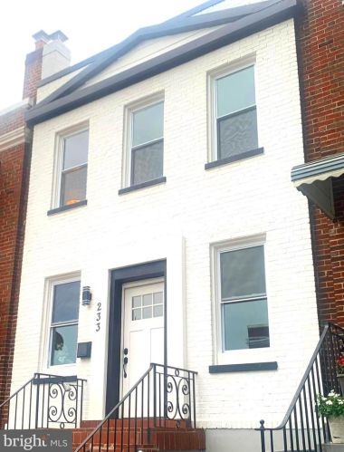 233 Ascot Pl, Washington DC  20002-1117 exterior