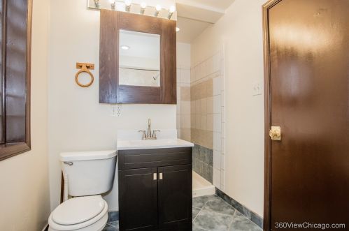 6900 Campbell Ave, Chicago IL 60645-4604 exterior