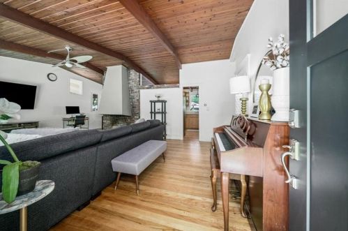 1697 Cotswold Dr, Atlanta, GA 30319-3701