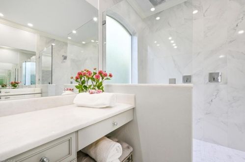 5631 Lago Villaggio Way, Naples FL 34104-5739 exterior