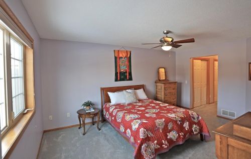 373 Allen Ave, Saint Paul MN 55117-1339 exterior