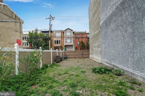 1810 Bainbridge St, Philadelphia PA 19146-1430 exterior