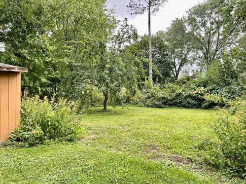 7429 Ctr Dr, Bull Valley IL 60097-8621 exterior