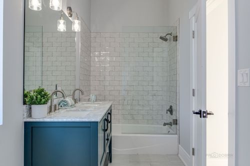 5307 Mcvicker Ave, Chicago IL 60630-1922 exterior