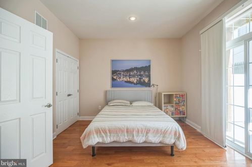 1011 Dorrance St, Philadelphia PA 19146-2650 exterior