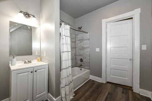 3722 7 St, Milwaukee WI 53212-1437 exterior