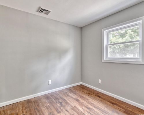 37 9 Ave, Huntington Station NY 11746-2219 exterior