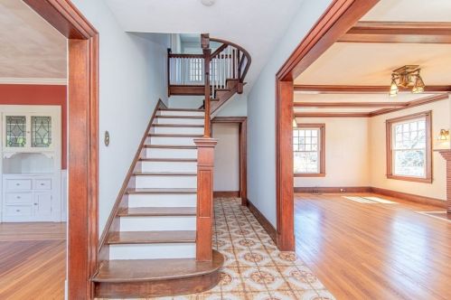 201 Longmeadow St, Springfield MA 01106-1337 exterior