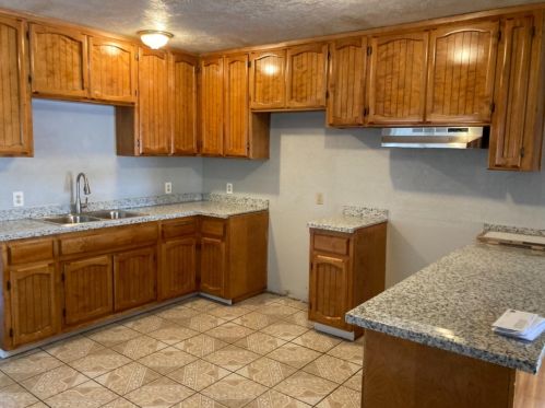 1241 East Ave, Turlock CA 95380-4209 exterior