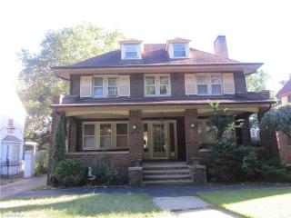 10618 Lake Shore Blvd, Cleveland OH  44108-1017 exterior