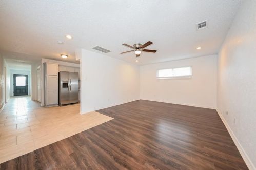 2437 4th St, Irving TX  75060-2303 exterior