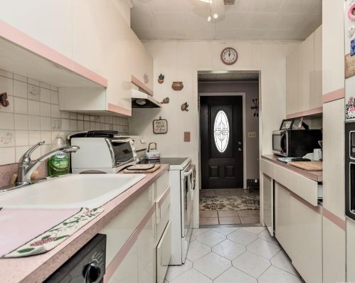 72 Nehring Ave, Babylon NY 11702-2426 exterior