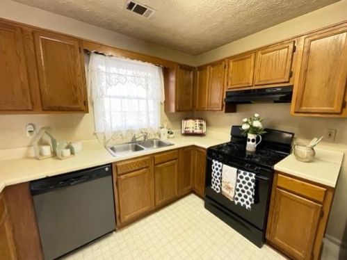 325 Enon Ct, Atlanta GA 30331-8412 exterior