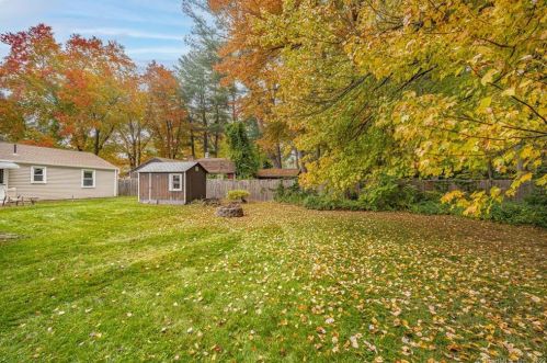 17 Arthur Ave, Enfield CT 06082-2502 exterior