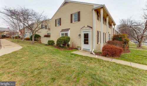 2406 Dearing St, Alexandria VA 22302-1806 exterior