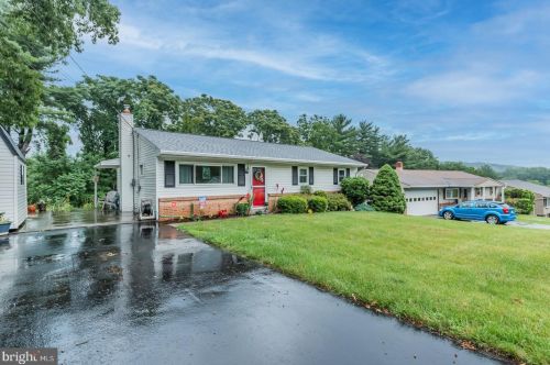 8150 Evelyn St, Hummelstown, PA 17036-9325