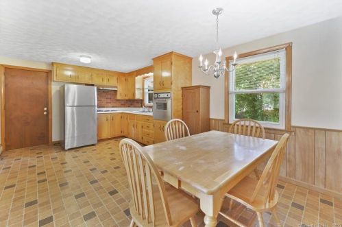 25 Buchanan Rd, Enfield CT 06082-5330 exterior