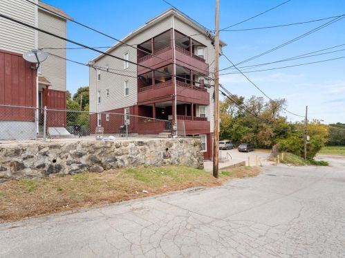 18 Laundry St, Woonsocket, RI 02895-1210