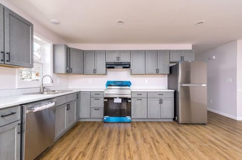 84 Glenham St, Providence RI 02907-1247 exterior