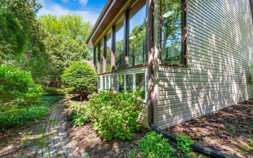 1077 Cedar Crst Dr, Bull Valley IL 60014-6935 exterior