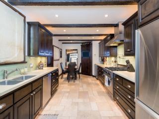 3051 Hollyridge Dr, Los Angeles CA  90068-1951 exterior