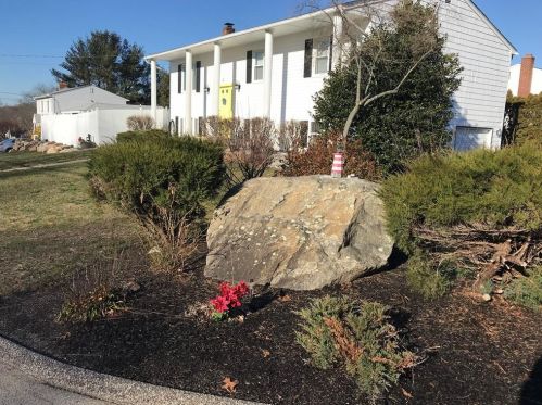 12 Country View Dr, Providence, RI 02919-5908