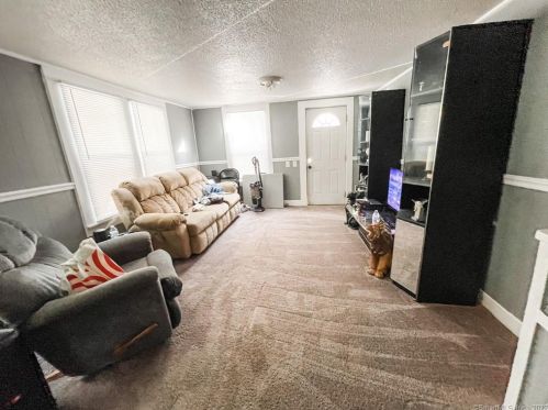 1032 High St, Killingly CT 06239-3018 exterior