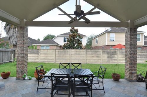 22128 Lancelot Oaks Dr, Humble TX 77339-1410 exterior