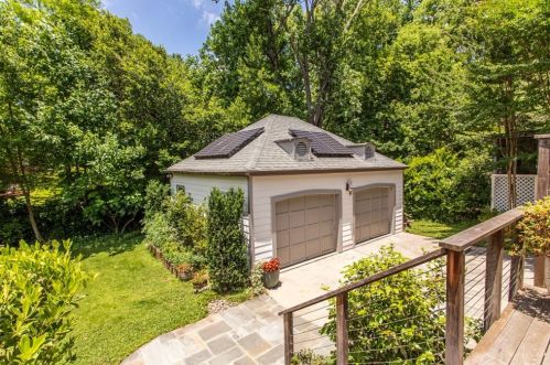 652 Cumberland Cir, Atlanta GA 30306-3203 exterior