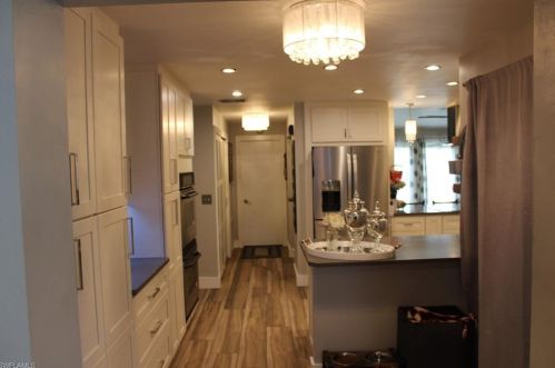 215 Madison Dr, Naples FL 34110-1351 exterior