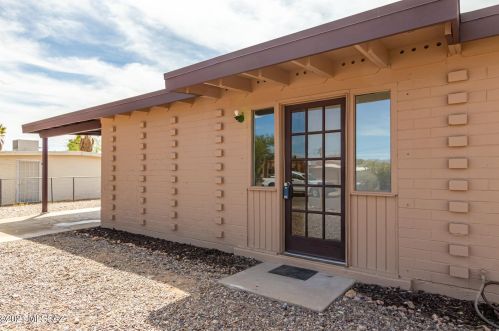 8310 Louise Dr, Tucson, AZ 85730-1216