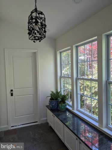 4910 Crescent St, Bethesda MD  20816-1702 exterior