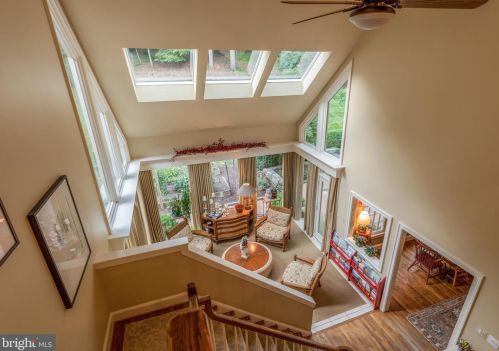 1250 Daleview Dr, Mc Lean VA 22102-1538 exterior