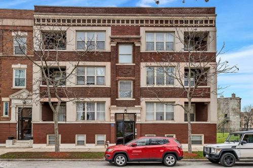 4616 Vincennes Ave, Chicago, IL 60653-4204