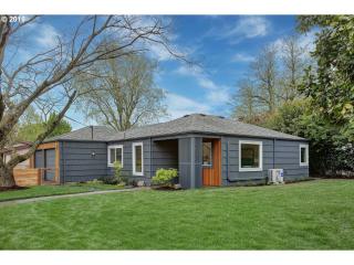 8825 Hawthorne Blvd, Portland OR  97216-1821 exterior