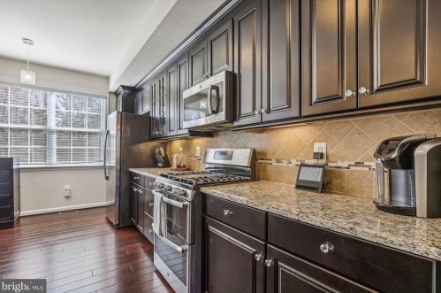 3570 Huntley Manor Ln, Alexandria VA  22306-5111 exterior