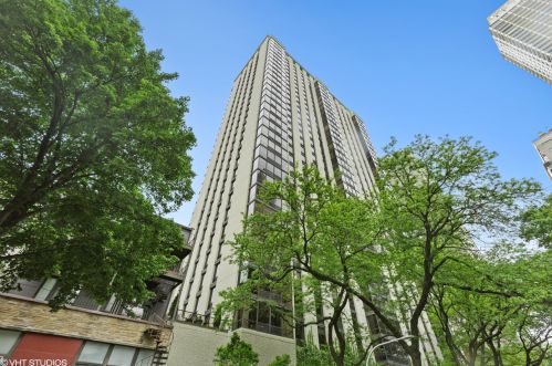 100 Bellevue Pl, Chicago IL 60611-1157 exterior