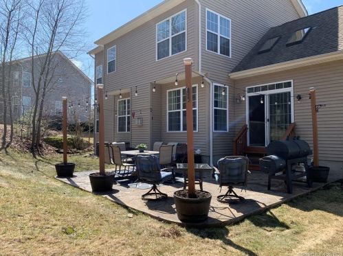 33 Magnolia Ct, Torrington CT 06790-2666 exterior