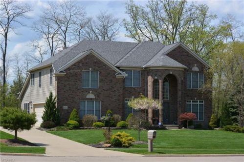 18512 Stony Point Dr, Cleveland, OH 44136-8168